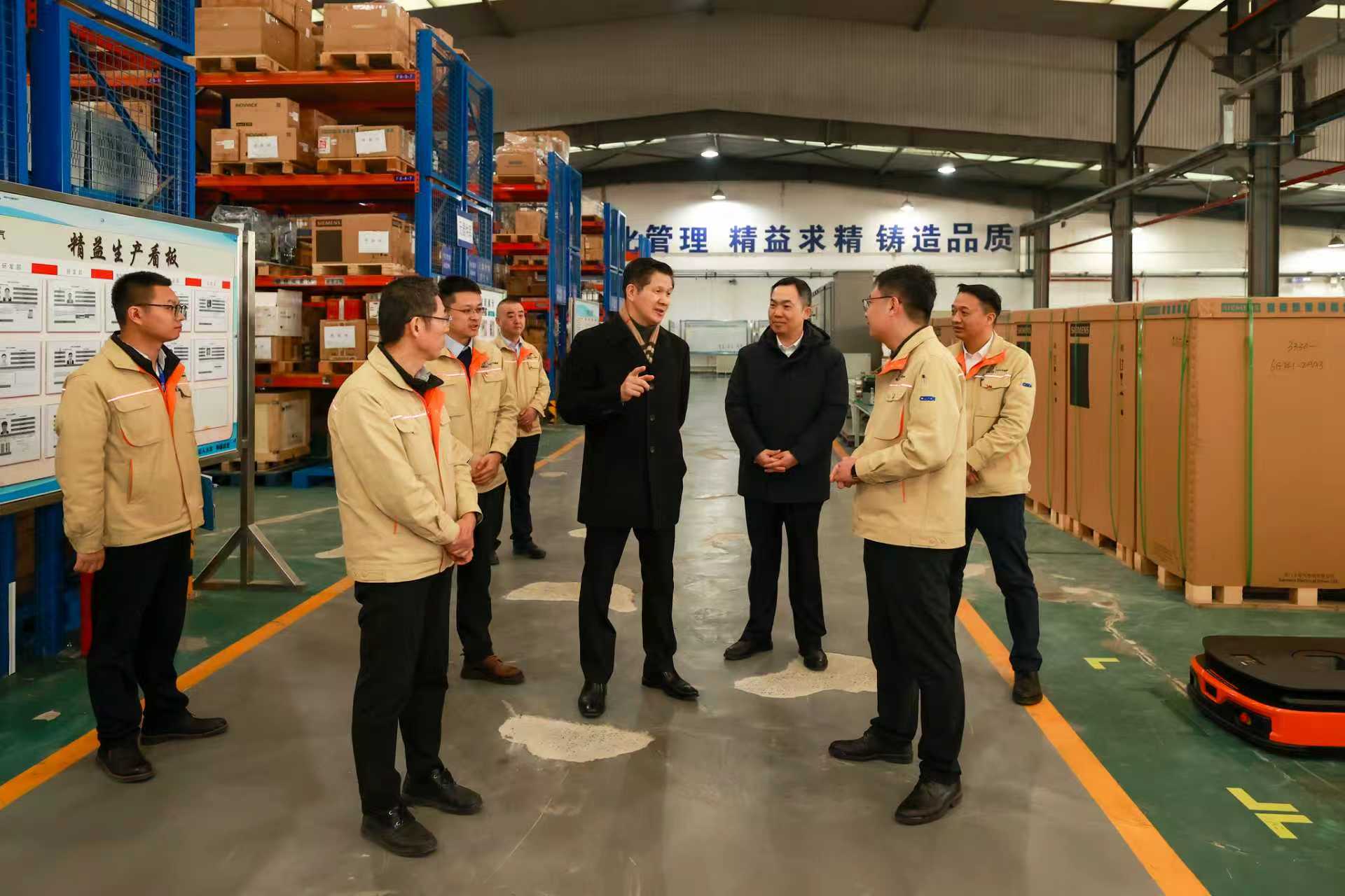 4-陈建光慰问bifa·必发赛迪电气公司干部员工